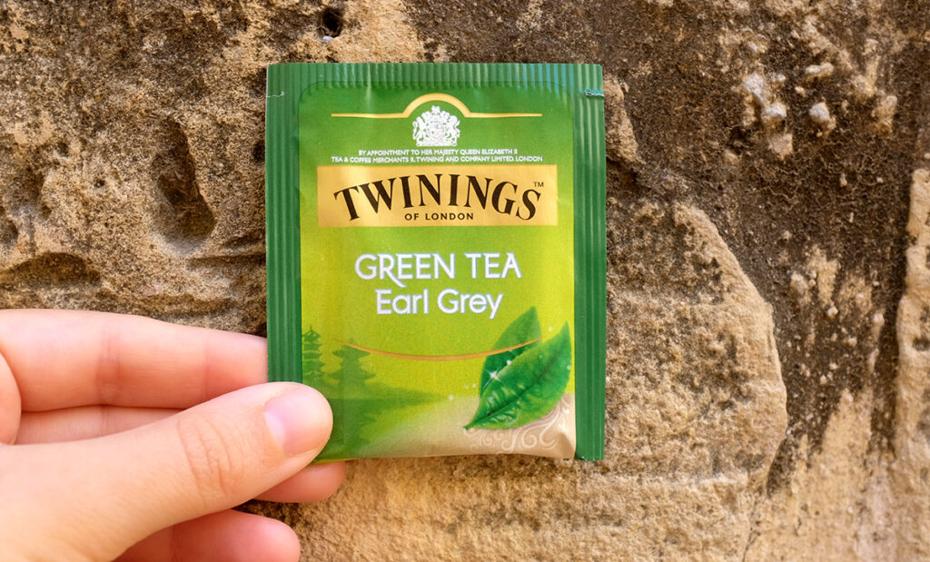 Twinings Green Tea Earl Grey string and tag packet.